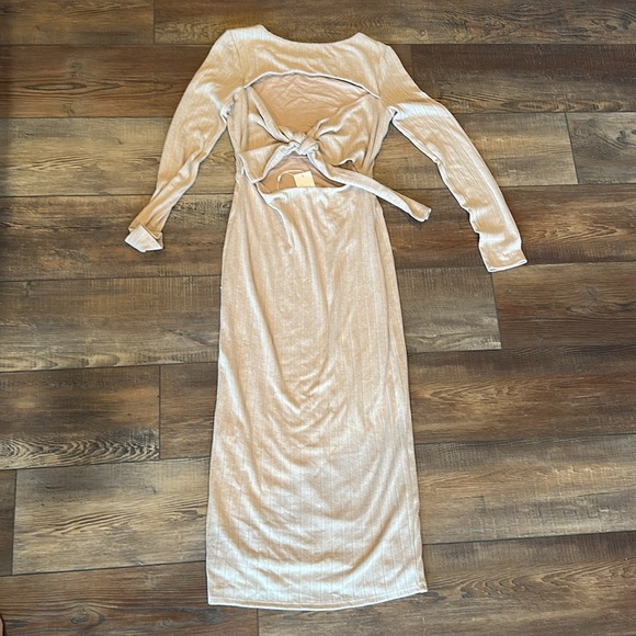 NWT - Picture 4 of 5